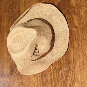 Pistil straw hat